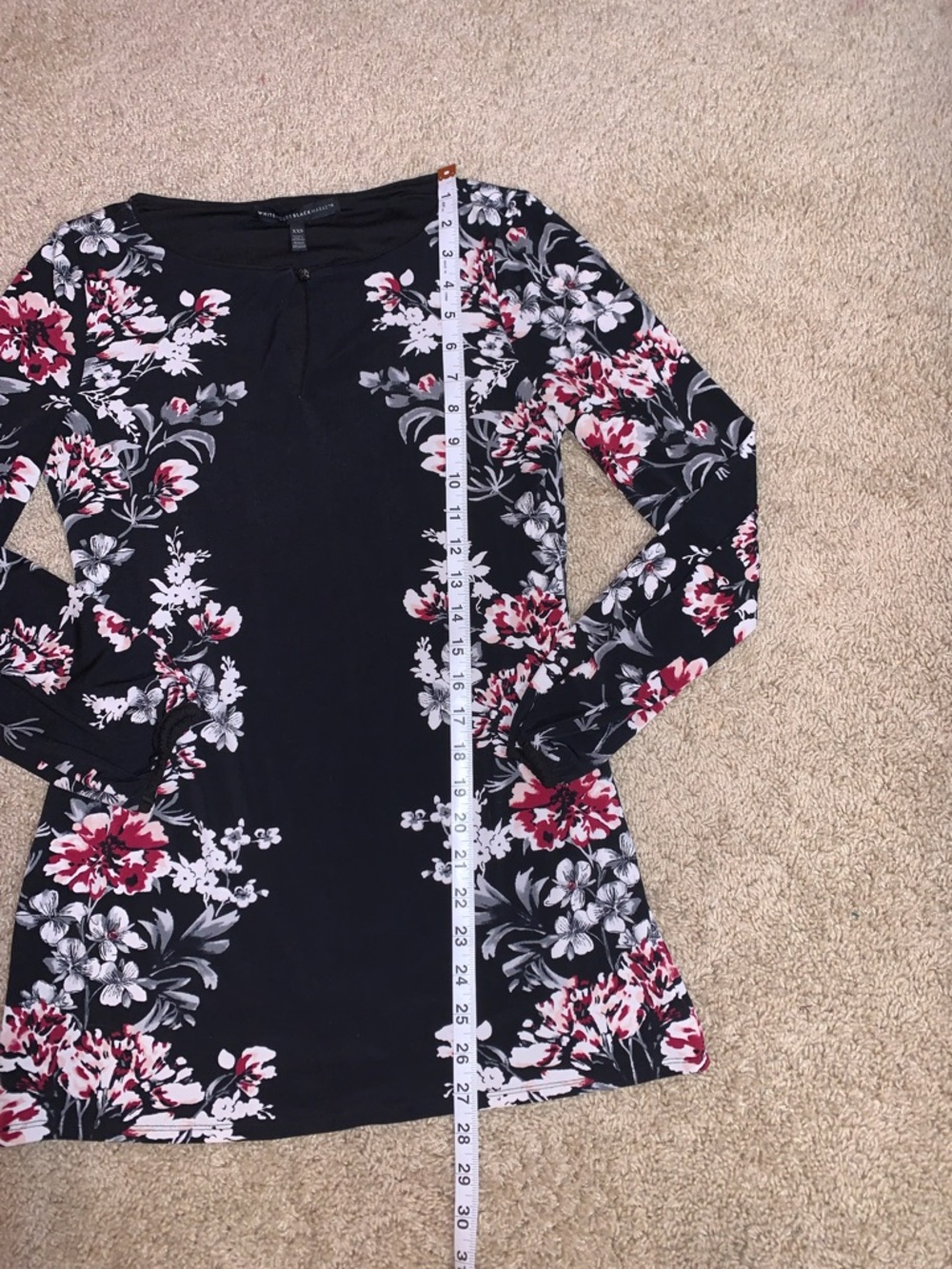 White House Black Market Women’s Black Floral Keyhole Elastic Long Sleeve Tunic - Picture 3 of 8